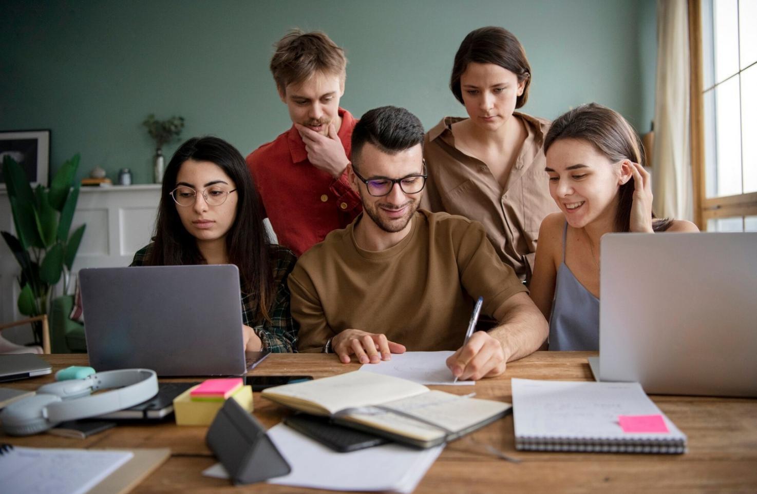 Financial research and analysis documentation